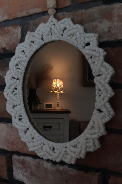 Lustro ∅20 cm, brązowe, oplot - naturalne złoto, rękodzieło, dark mood