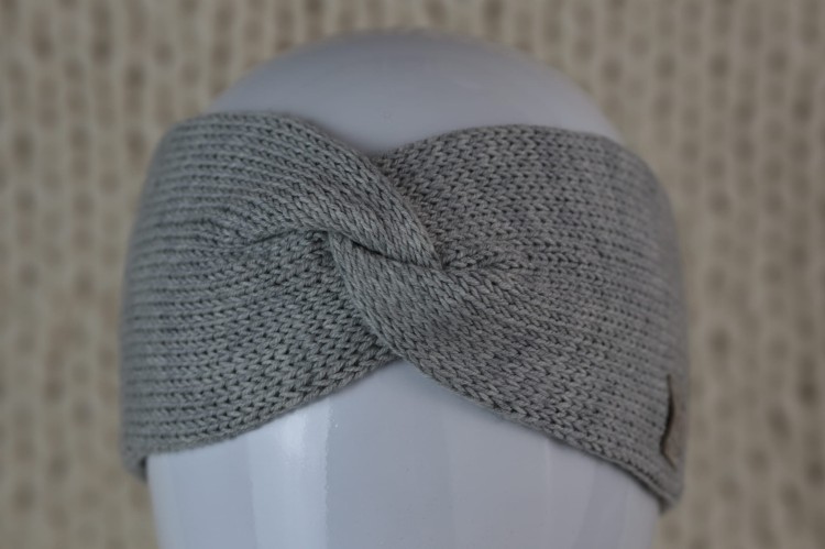 Opaska na uszy wełniana podwójna twist z węzłem, 100% wełna merino, rękodzieło, kolor - jasny szary, widok z przodu, zbliżenie
