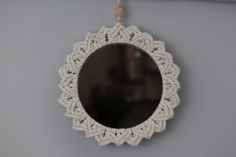 Lustro ∅20 cm, brązowe, oplot - naturalne złoto, rękodzieło - na ścianie