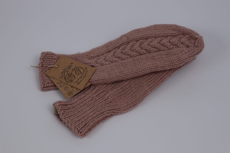 Rękawiczki jednopalczaste z warkoczem, 100% wełna merino, kolor - pustynna róża 1 (2).JPG