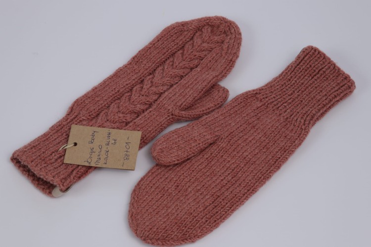 Rękawiczki jednopalczaste z warkoczem, 100% wełna merino, kolor - blush 01 (4).JPG