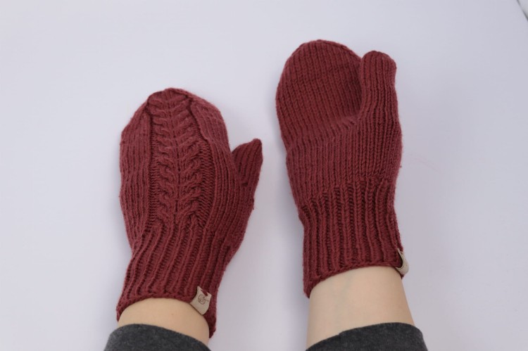 Rękawiczki jednopalczaste z warkoczem, 100% wełna merino, kolor bordowy  (7).JPG
