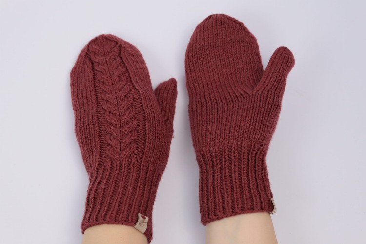 Rękawiczki jednopalczaste z warkoczem, 100% wełna merino, kolor bordowy  (8).JPG