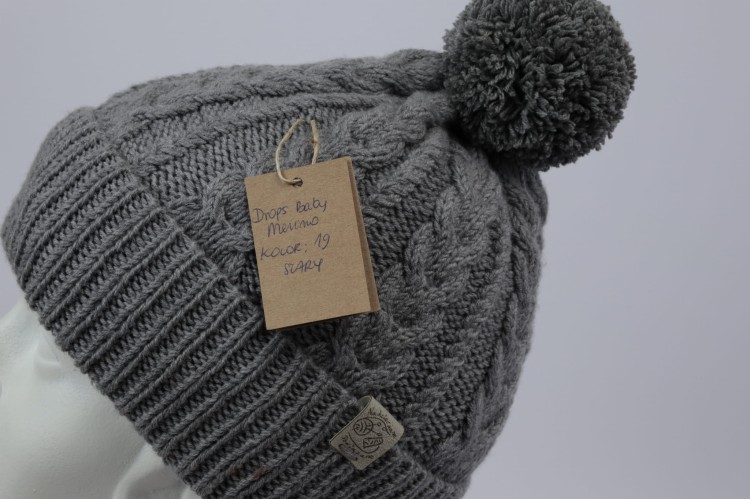 Czapka z warkoczami i pomponem z włóczki, 100% wełna merino, szary  (8).JPG