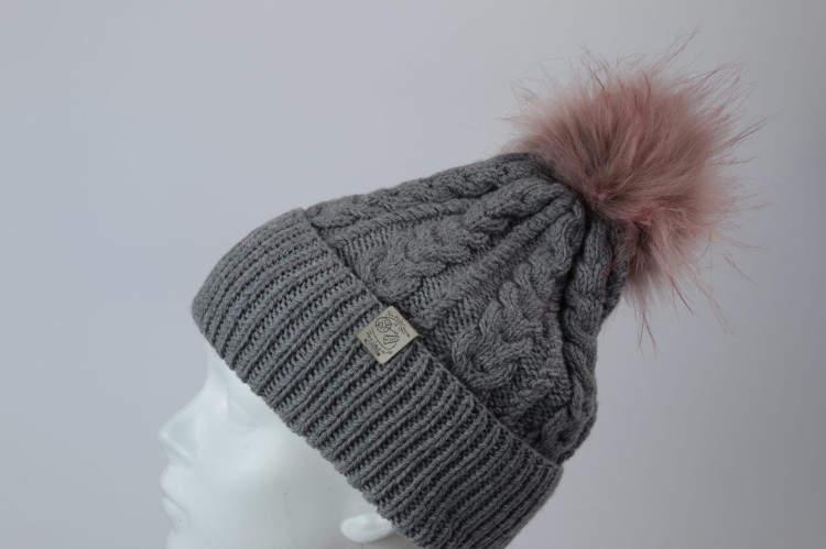 Czapka szara CHAŁKA (z warkoczami) z pomponem szaro różowym Drops  BAby Merino (7).JPG